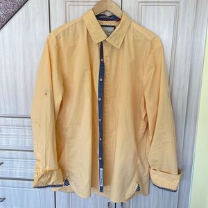 Gorgeous Men’s Peach Robert Graham Button Down- Perfect Condition